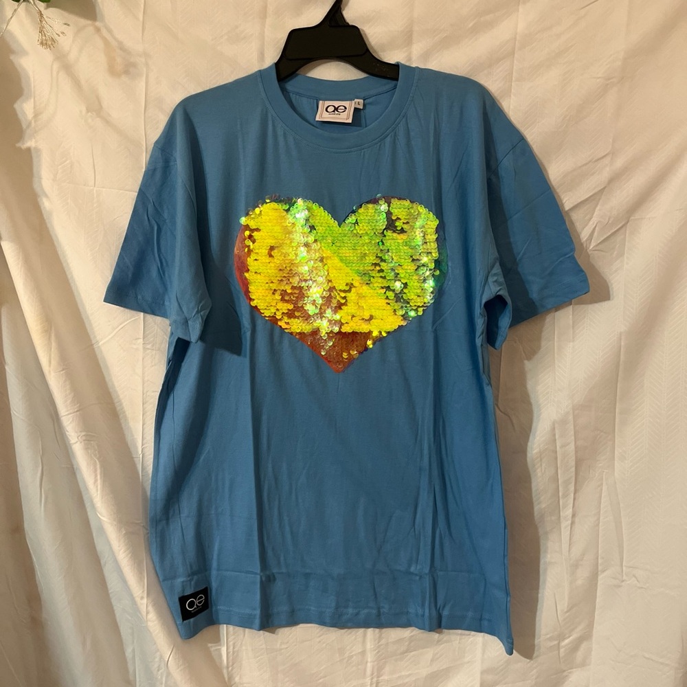 QE sequin heart. T-Shirt L